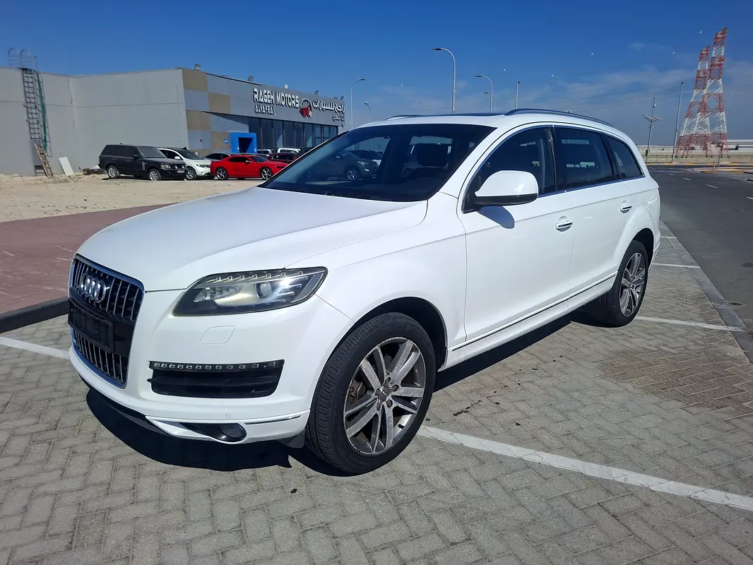 Audi Q7 2011 — photo 1 of 12