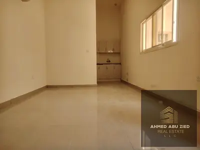 استوديو للإيجار السنوي في الروضة 2 مع تكييف اسبليت، السعر 19000 درهم فقط، والدفع على أربع دفعات مع تأمين شيك مناسب للسكن المريح