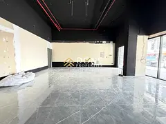 Main Street/Shop/Washroom/ Demanding Location/ Crowded Area