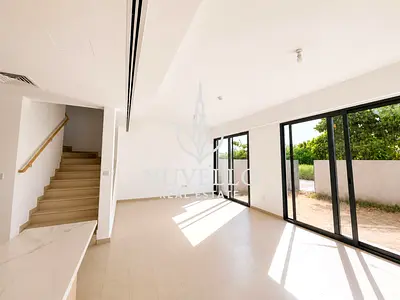 SINGLE ROW | VACANT | PRIME LOCATION