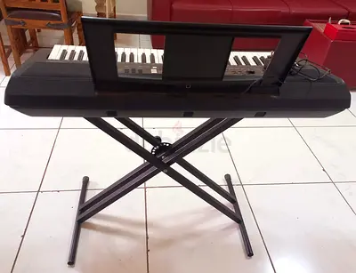 Portable electronic keyboard with X-stand and music rest - good condition
