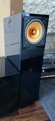 Cube audio nenuphar V2 speaker in mint condition with box