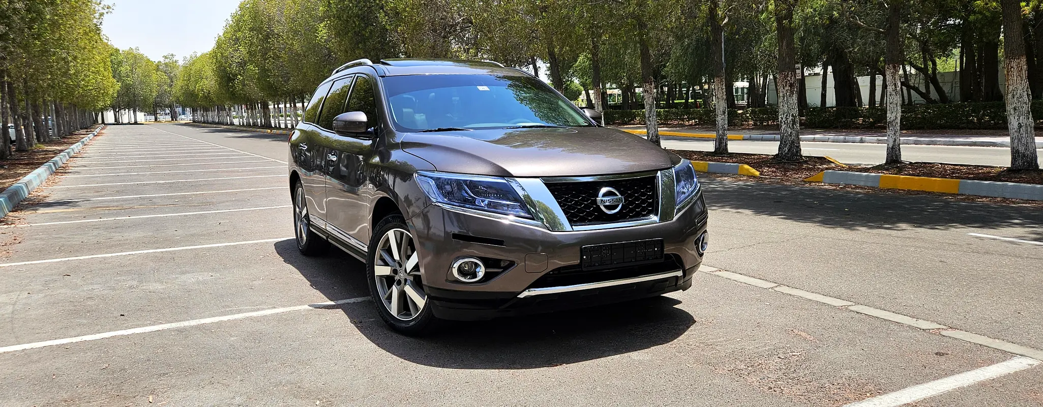 Nissan Pathfinder 2015 — photo 1 of 19