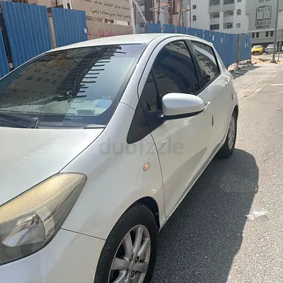 Toyota Yaris 2012, hatchback,