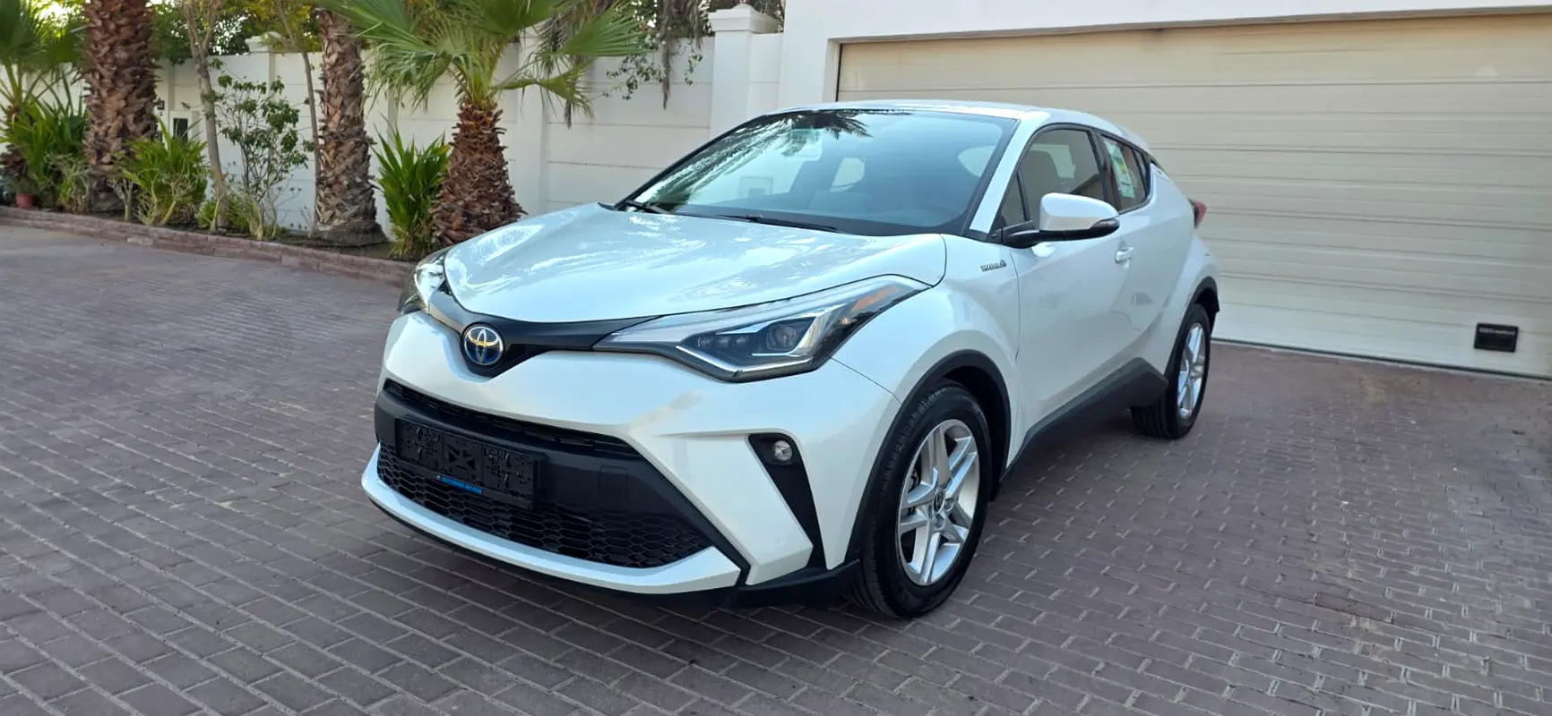 Toyota C-HR 2023 — photo 1 of 16