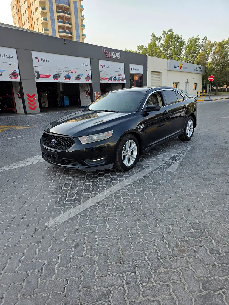 Ford Taurus 2014 — photo 1 of 20
