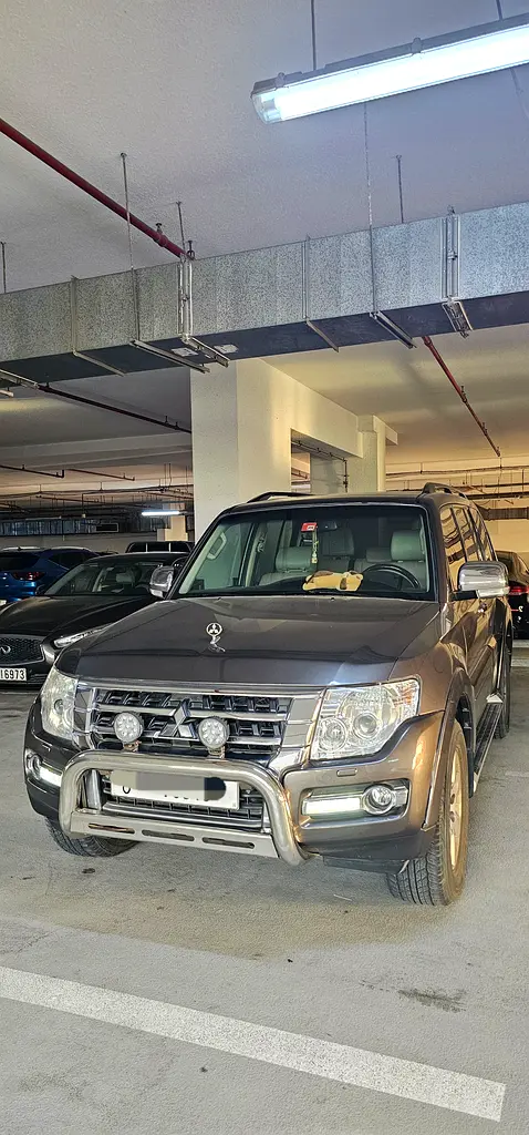 Mitsubishi Pajero 2016 — photo 1 of 6