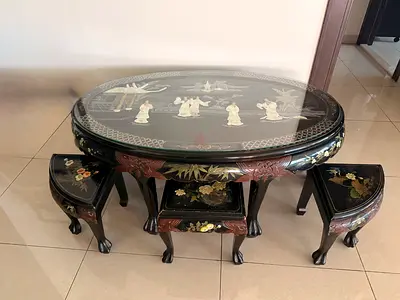 Antique-style Round Lacquered Coffee Table with 4 Stools/mini tables