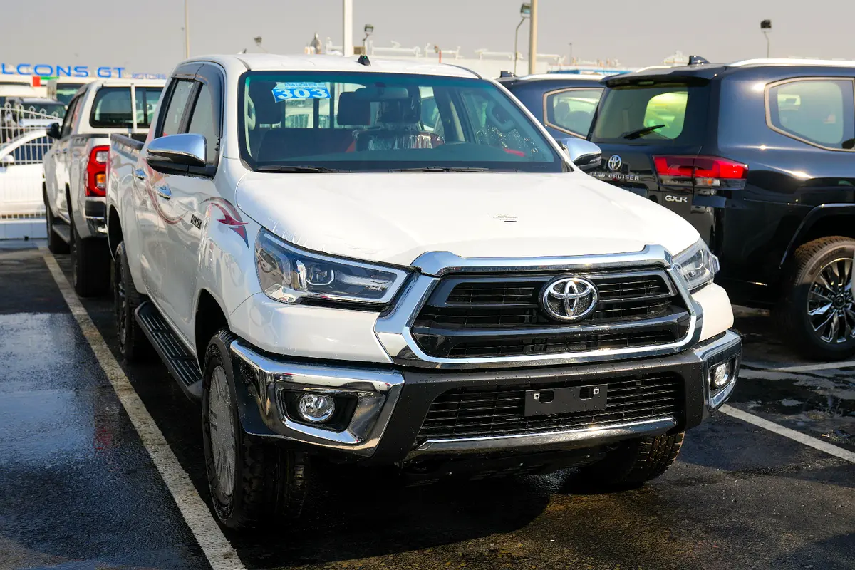 Toyota Hilux 2026 — photo 1 of 19