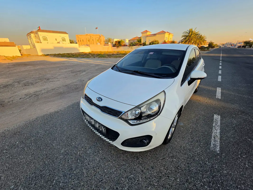 Kia Rio 2014 — photo 1 of 2