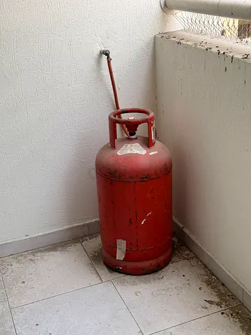 Cooking range and gas cylinder 20.3