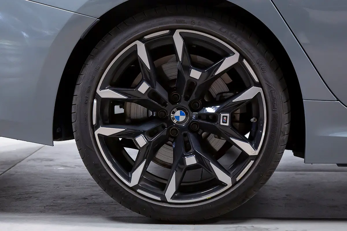 BMW 3-Series 2025