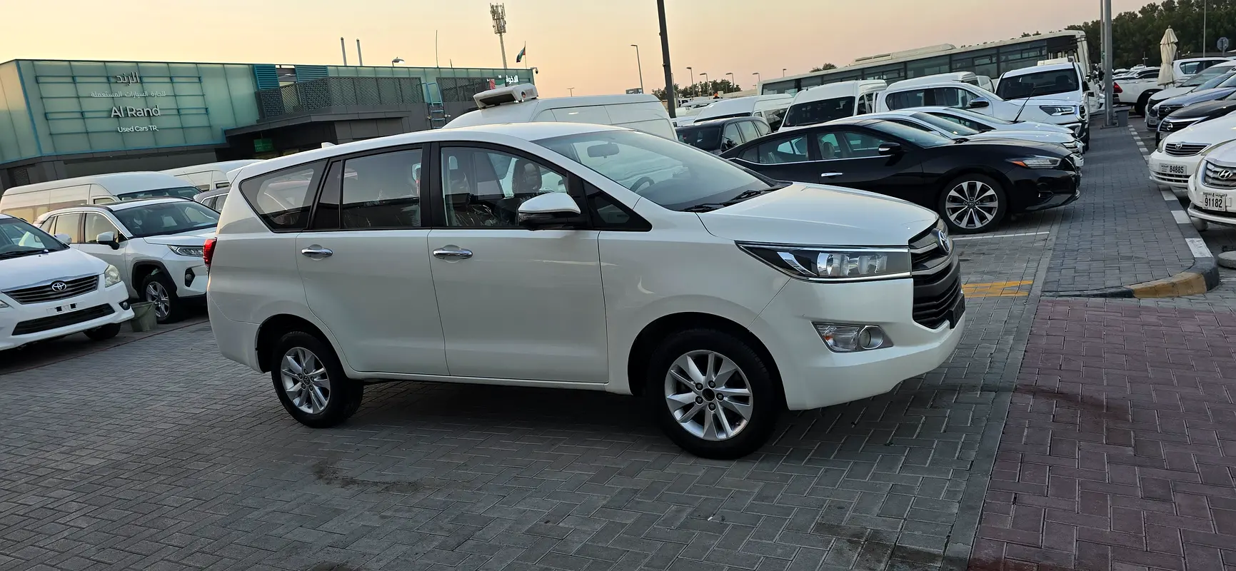 Toyota Innova 2020 — photo 1 of 20