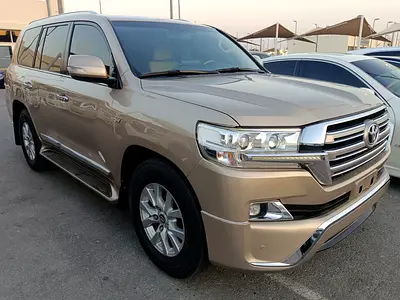 Toyota Land Cruiser GXR V8 5.7L Top 2018 | GCC Specs