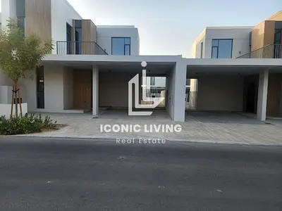 تاون هاوس 4 غرف نوم + غرفة خادمة للإيجار | غير مفروش