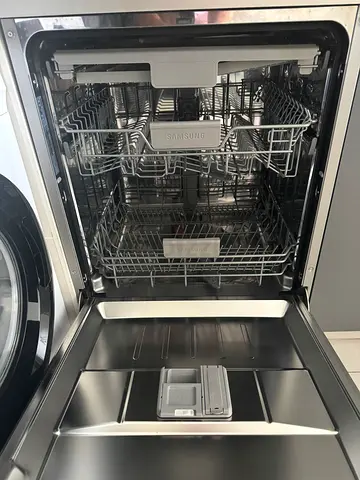 Stainless steel built-in Samsung dishwasher - good condition