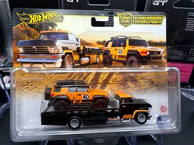 Hot Wheels Premium Team Transport FJ Cruiser  Hauler - New in Package