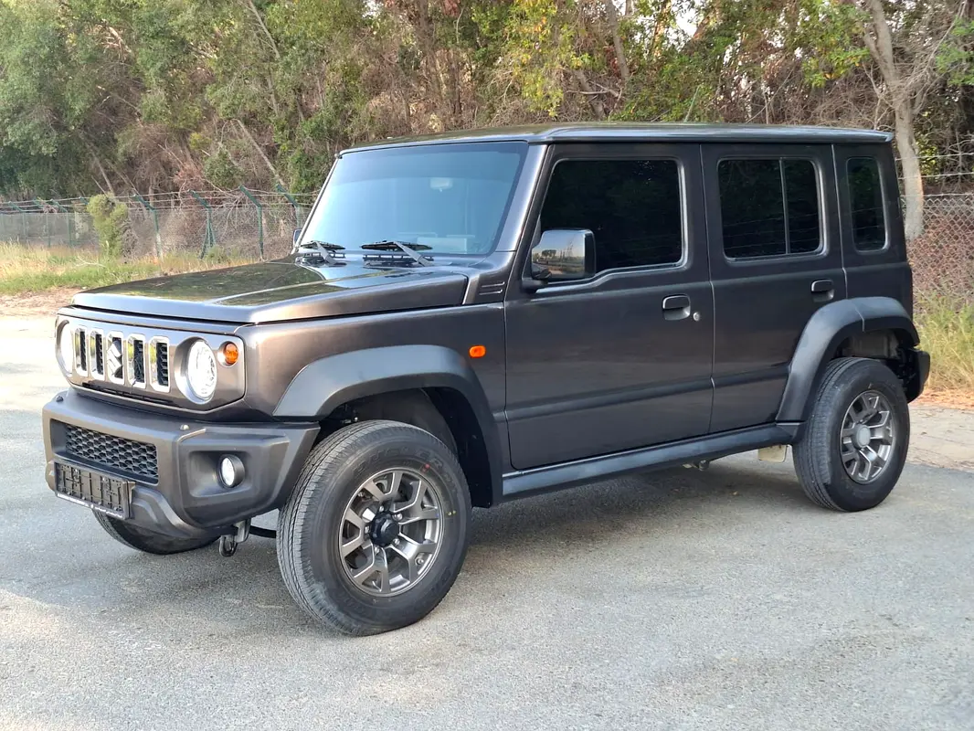 Suzuki Jimny 2024 — photo 1 of 15