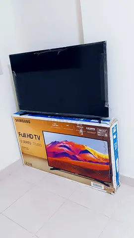 Samsung 43 inch smart TV with box
