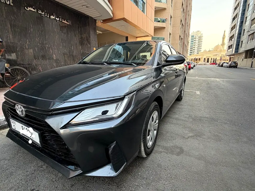 Toyota Yaris 2024 — photo 1 of 9