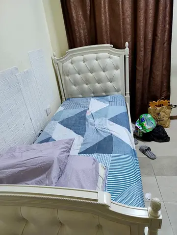 Single bed with matress