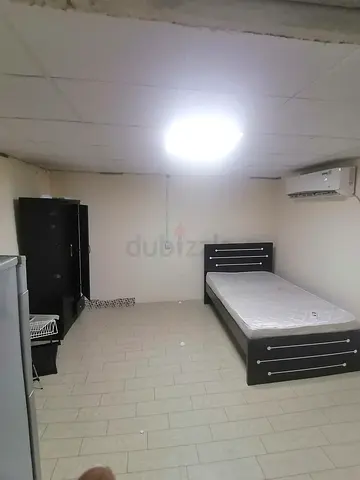 Furnished family room available near metro
