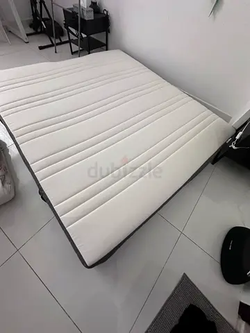 Kingsize 180 x 200 mattress in good condition - white