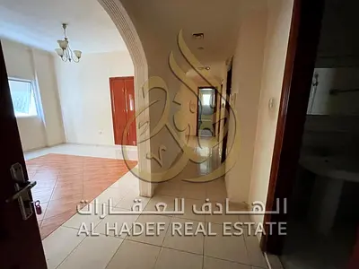 Free air conditioning covered by the owner – Free parking – Built-in wardrobes – Privacy distribution area – Central gas – Large kitchen .