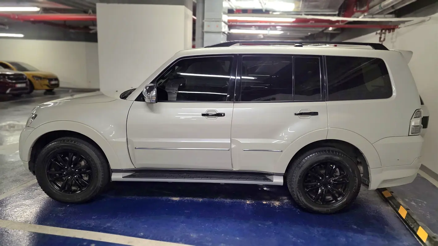 Mitsubishi Pajero 2020 — photo 1 of 7