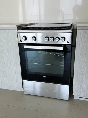 Beko freestanding gas oven and hob - good working condition