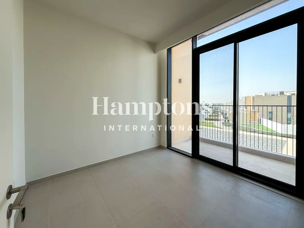 Brand New || Vacant Villa || Green View 3