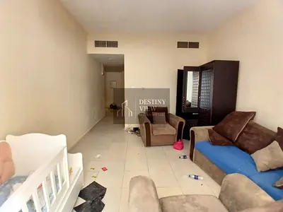 Spesious studio Apartment with balcony hall or sepret kichen in AED 25000 on Maliha Road