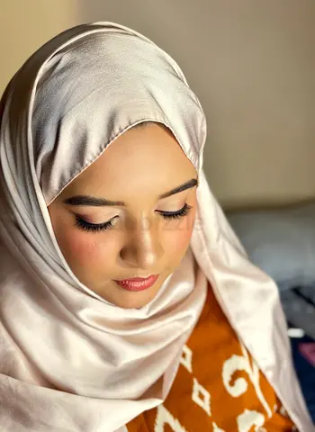 Makeup artist