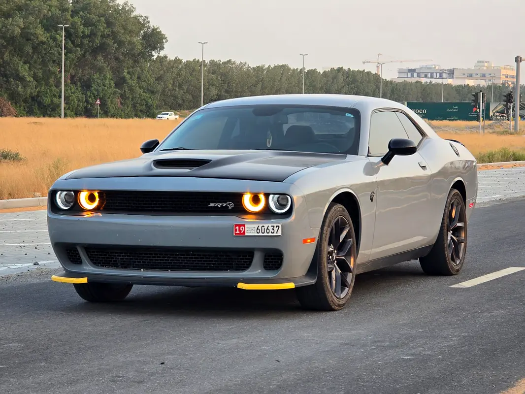 Dodge Challenger 2021 — photo 1 of 9