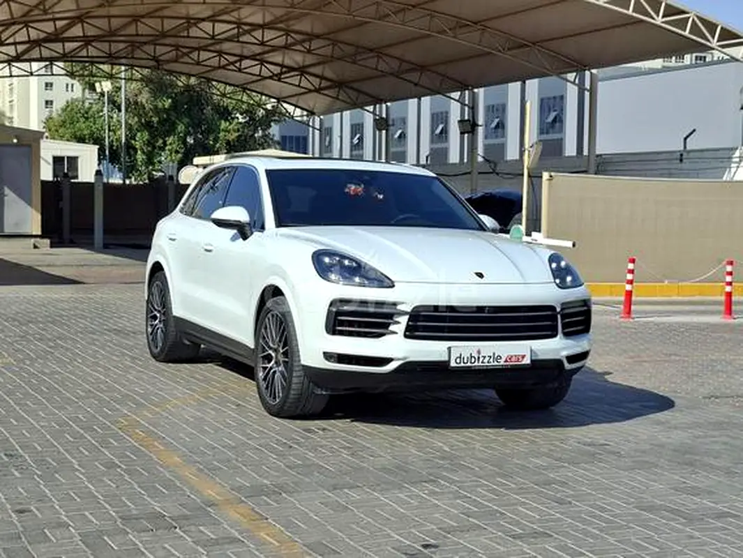 Porsche Cayenne 2023 — photo 1 of 12