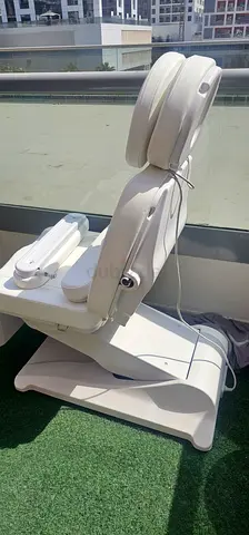 White reclining salon/beauty chair with footrest normal price 5500