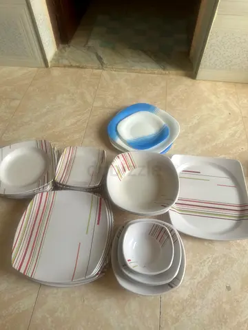 Modern Ceramic Dinnerware Set with Striped Pattern