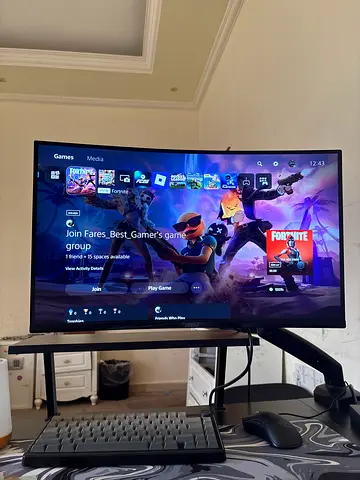 27-inch Curved Gaming Monitor with Adjustable Stand - Good Condition