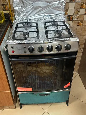 Used freestanding gas cooker with oven - good working condition