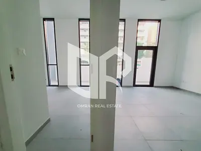 ✨ فرصة مميزة للسكن أو الاستثمار في أحد أكثر المجمعات طلباً داخل الجادة.