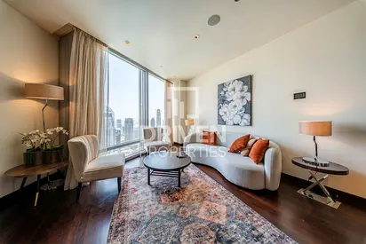 Full Fountain View | Vacant | Walk-in Closet
