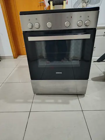Siemens freestanding electric oven/stove in good working condition