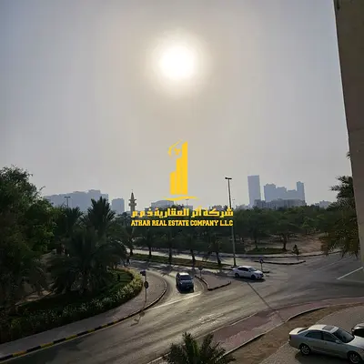 للإيجار الشهري بعجمان – شقه غرفة وصاله مع بلكونه أطلاله مفتوحه مميزه, الشقه مفروشه بالكامل فرش جديد راقي جدا, مع مطبخ مجهز بالكامل بأحدث الأجهزه