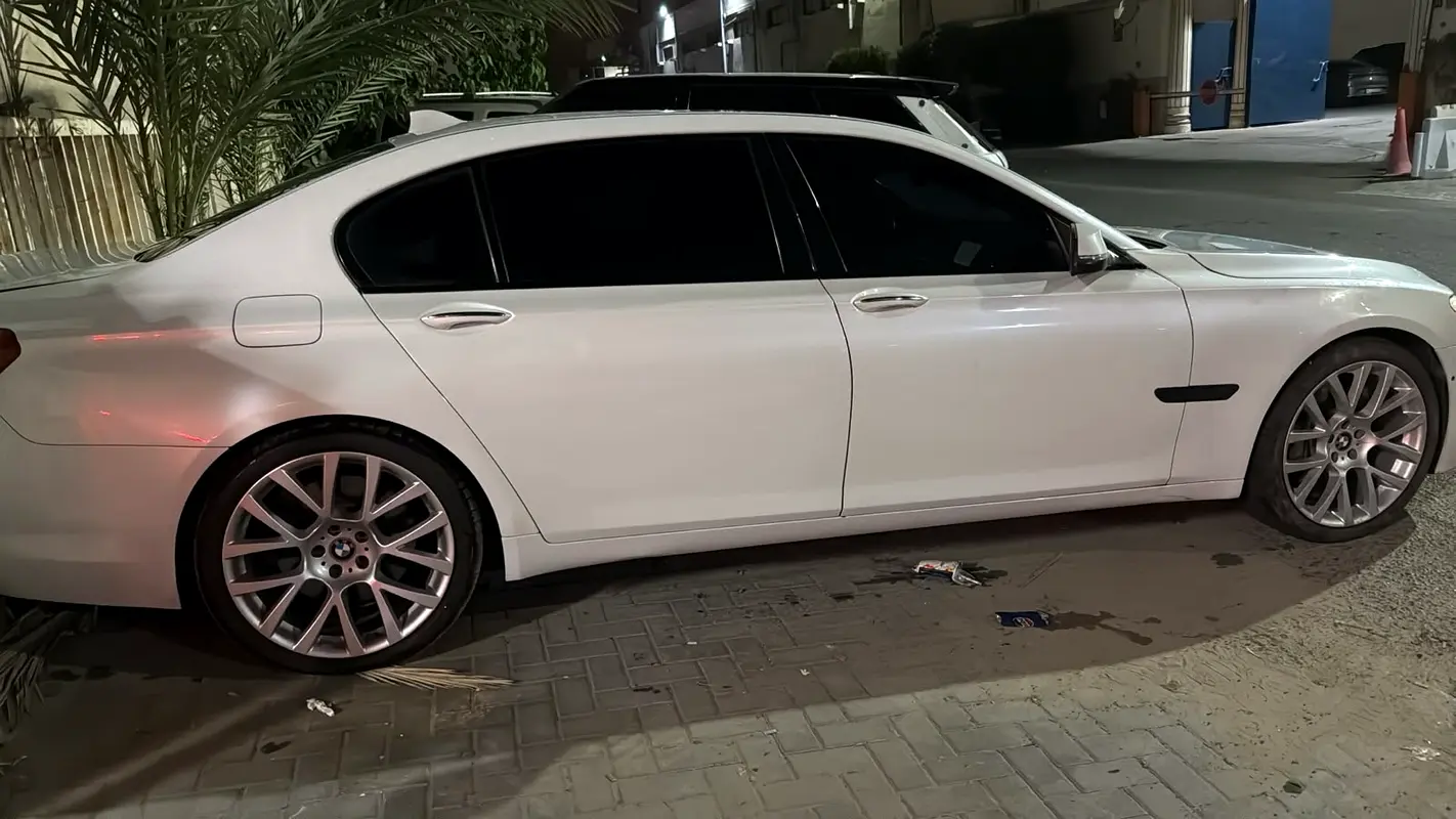 BMW 7-Series 2014 — photo 1 of 4