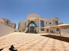 8 Br Duplex Villa | Private Entrance &amp; Yard | Shaded Parking