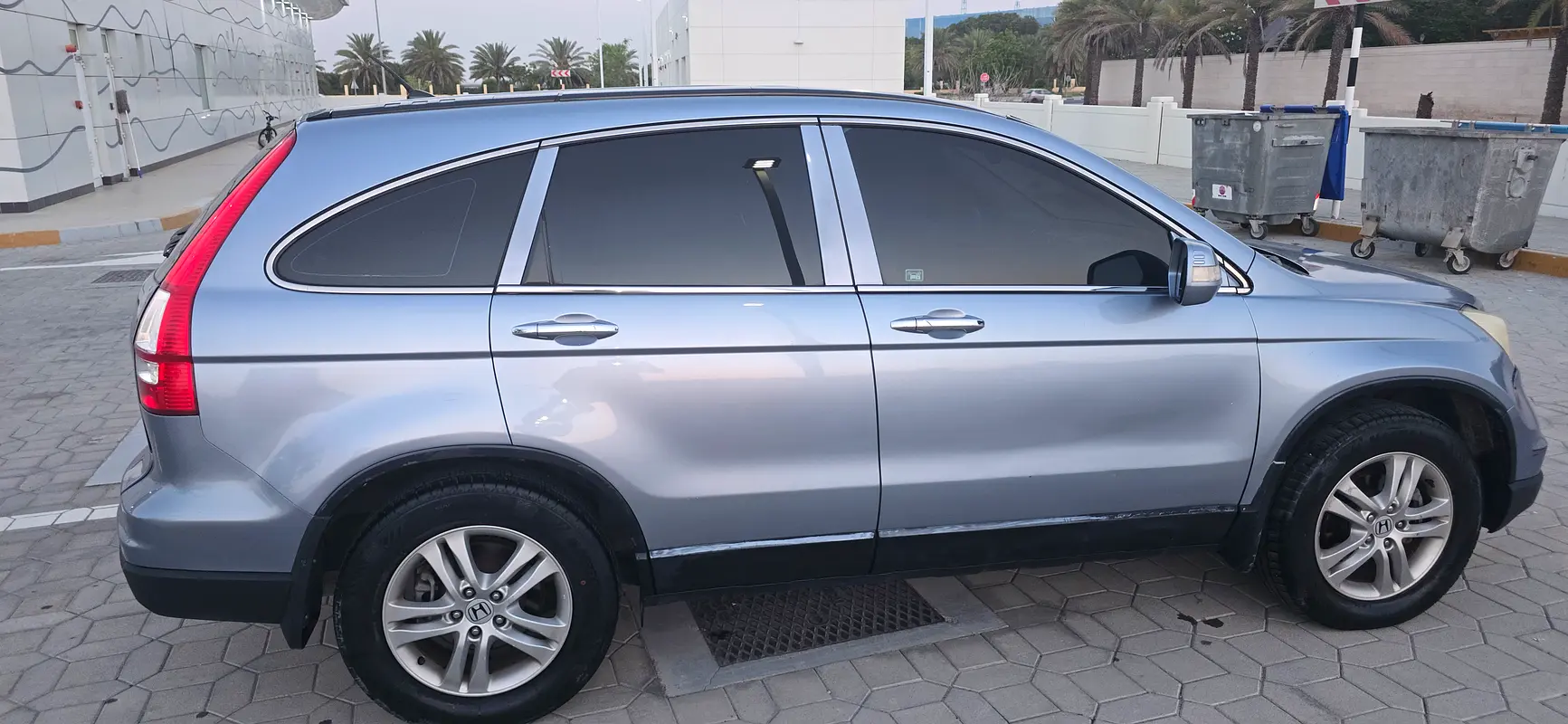 Honda CR-V 2010 — photo 1 of 7