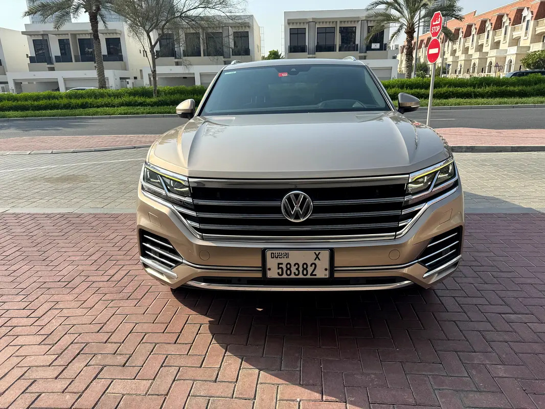Volkswagen Touareg 2018 — photo 1 of 11