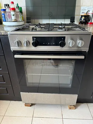 Gas Cooker and Oven with 4 Burners
