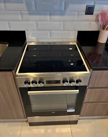 Beko like new electric cooker good working 4 burner family used free delivery installation with warr