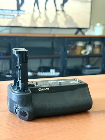 Canon Battery Grip BG R10  (Vertical Grip) for DSLR - Good Working Condition